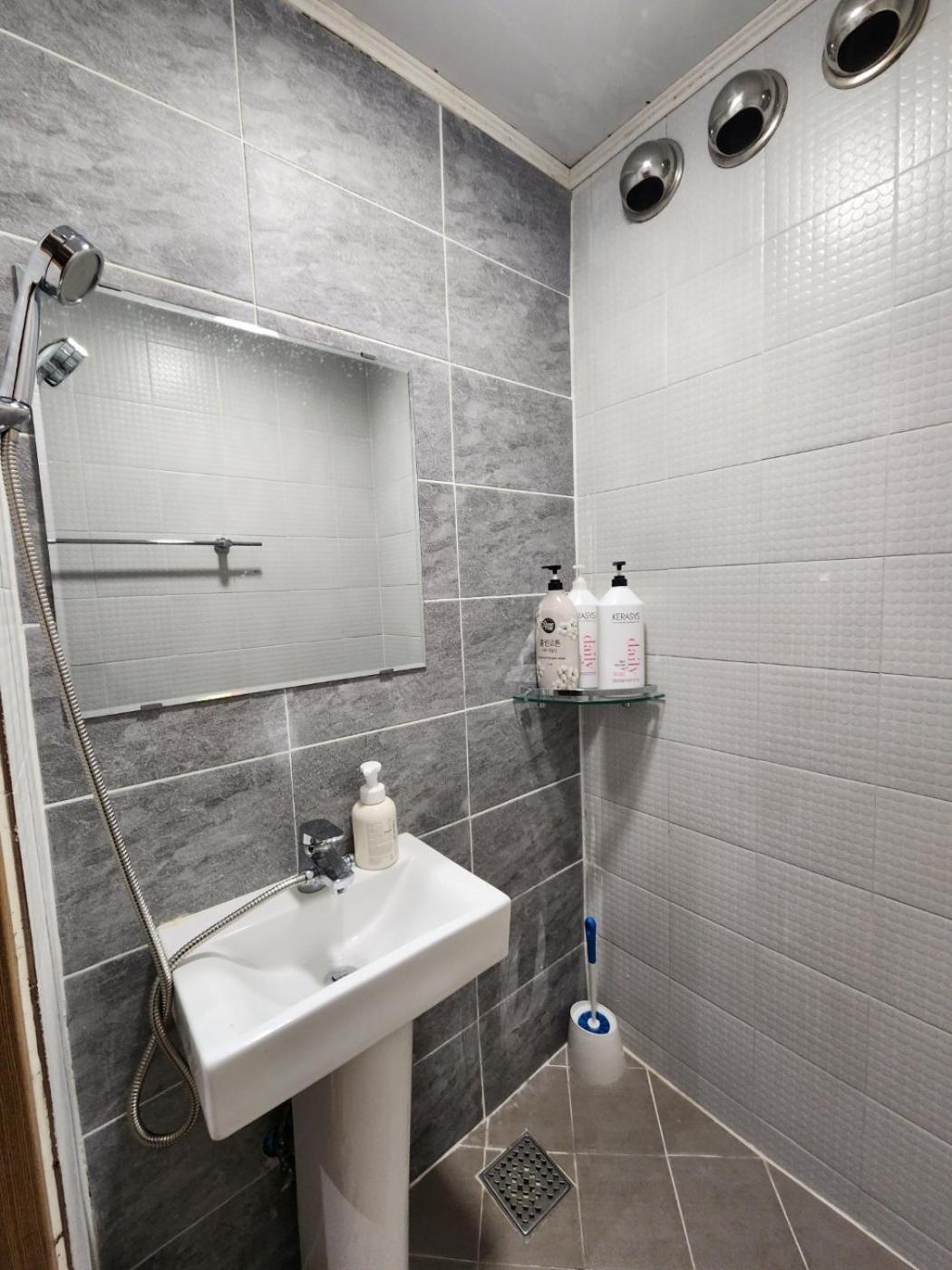 Hostel Jl In Chung-Jeong Seoul Exterior photo